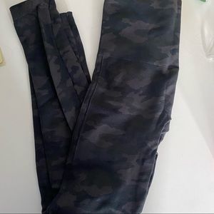 SPANX | Camo Leggings - Small